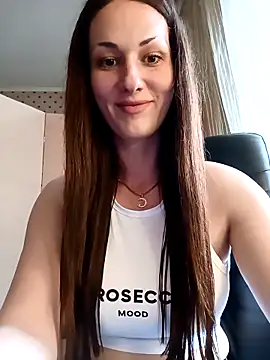 Snapshot of LunaCrystall chatting on 8, 5, 2026 LunaCrystall online show from 8, 5, 2026