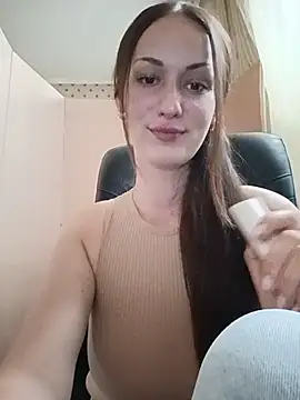 Snapshot of LunaCrystall chatting on 10, 7, 2026 LunaCrystall online show from 10, 7, 2026