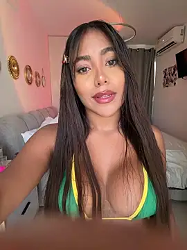 Snapshot of SaraValentina11 chatting on 1, 4, 2026 SaraValentina11 online show from 1, 4, 2026
