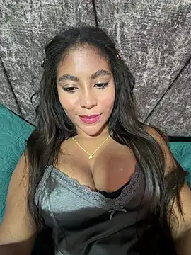Snapshot of SaraValentina11 chatting on 11, 5, 2026 SaraValentina11 online show from 11, 5, 2026
