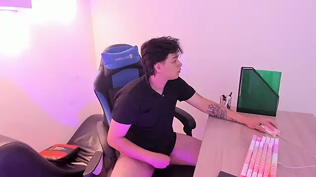 Melody and Max online show from 18, 4, 2026