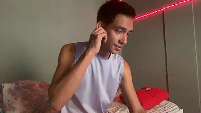 BrownBoyLover01 online show from 18, 3, 2026