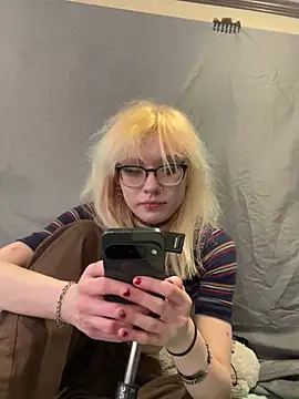 Snapshot of simplyobsessedwher chatting on 25, 3, 2026 simplyobsessedwher online show from 25, 3, 2026