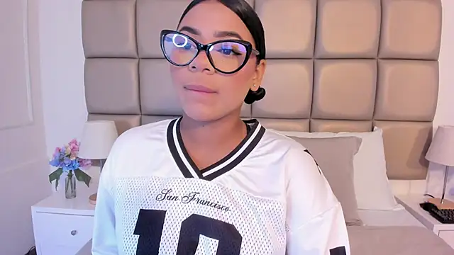 lilly williamss online show from 25, 4, 2026