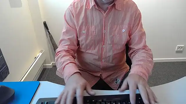Snapshot of Buggemann chatting on 7, 7, 2026 Buggemann online show from 7, 7, 2026