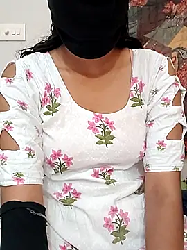 Snapshot of Telugucouple1431 chatting on 15, 4, 2026 Telugucouple1431 online show from 15, 4, 2026