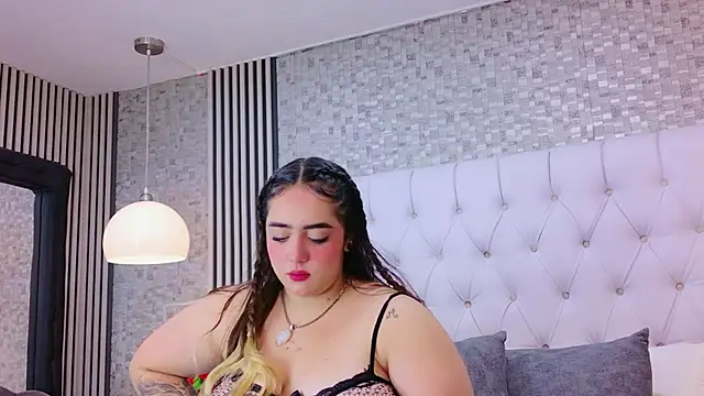 Snapshot of VioletMonroee chatting on 12, 3, 2026 VioletMonroee online show from 12, 3, 2026