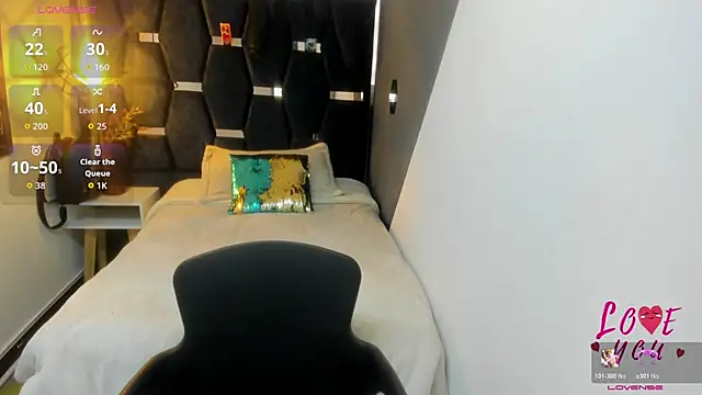 Abril Fox   online show from 4, 4, 2026