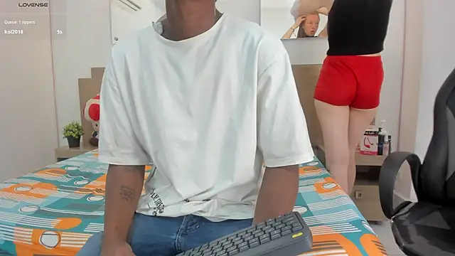 Ebony N Blonde online show from 8, 5, 2026