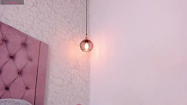 saraa joness  online show from 7, 4, 2026