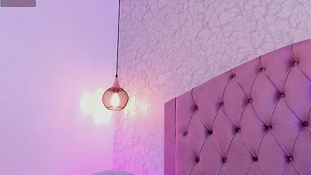 saraa joness  online show from 19, 4, 2026