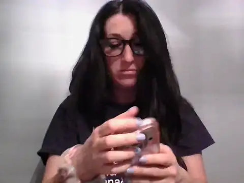 Snapshot of TheVictoriaWolf chatting on 2, 4, 2026 TheVictoriaWolf online show from 2, 4, 2026