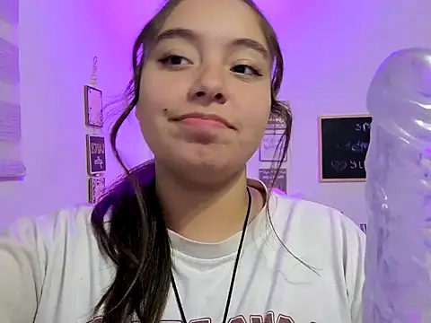 Snapshot of cherry_valeria chatting on 15, 5, 2026 cherry valeria online show from 15, 5, 2026