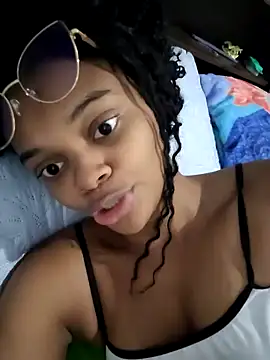 Snapshot of marialuiza2027 chatting on 18, 5, 2026 marialuiza2027 online show from 18, 5, 2026
