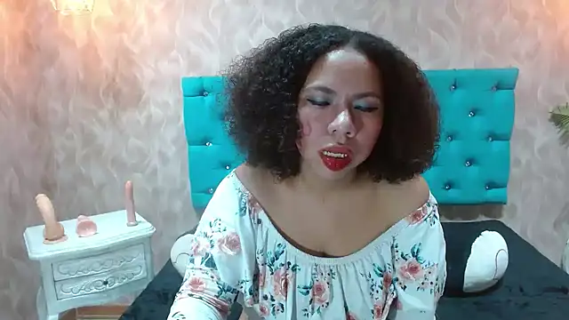 Snapshot of KeniaLovex chatting on 2, 5, 2026 KeniaLovex online show from 2, 5, 2026