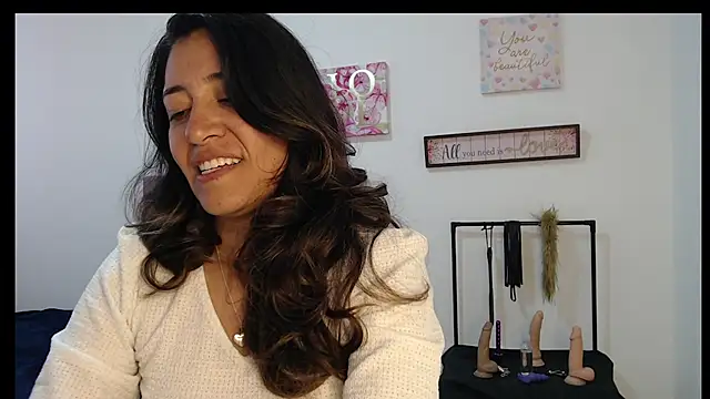 Snapshot of violeta_scott chatting on 5, 5, 2026 violeta scott online show from 5, 5, 2026