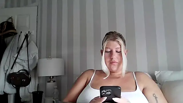 Lexi Laura online show from 17, 4, 2026