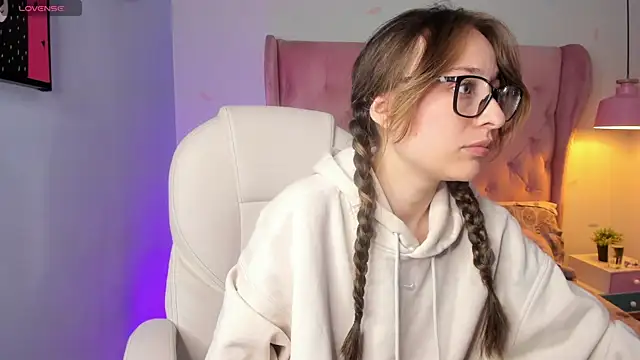 camille eyes online show from 16, 4, 2026