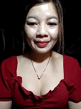 Snapshot of Yiyi102300 chatting on 4, 4, 2026 Yiyi102300 online show from 4, 4, 2026