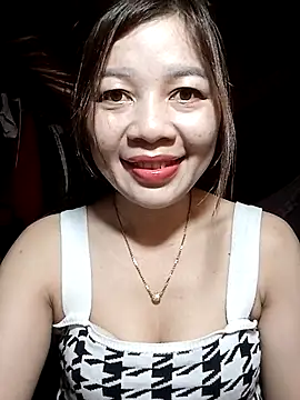 Snapshot of Yiyi102300 chatting on 6, 4, 2026 Yiyi102300 online show from 6, 4, 2026