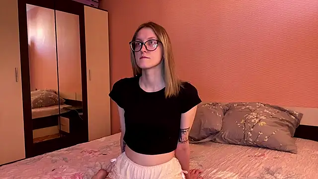 Snapshot of Julia_Charm chatting on 21, 5, 2026 Julia Charm online show from 21, 5, 2026