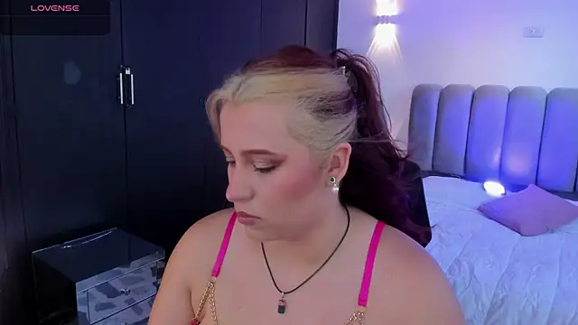 Snapshot of JeanneWilliams chatting on 10, 7, 2026 JeanneWilliams online show from 10, 7, 2026
