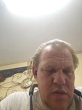 Snapshot of yourMasterisBored chatting on 29, 4, 2026 yourMasterisBored online show from 29, 4, 2026