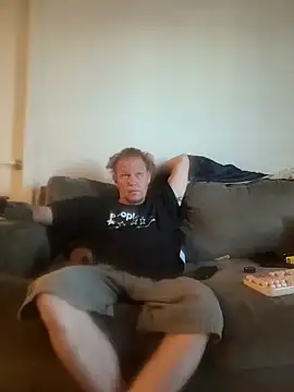 Snapshot of yourMasterisBored chatting on 19, 5, 2026 yourMasterisBored online show from 19, 5, 2026