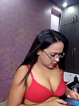 Snapshot of hornyrosy321 chatting on 6, 5, 2026 hornyrosy321 online show from 6, 5, 2026