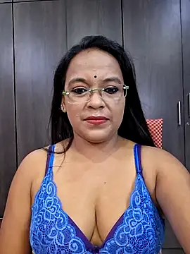 Snapshot of hornyrosy321 chatting on 22, 5, 2026 hornyrosy321 online show from 22, 5, 2026