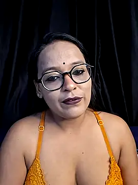 Snapshot of hornyrosy321 chatting on 8, 6, 2026 hornyrosy321 online show from 8, 6, 2026
