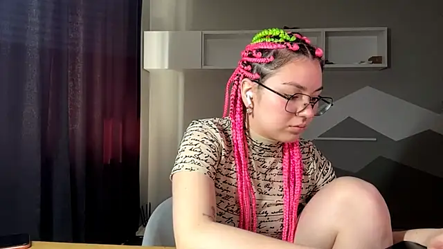 Snapshot of KlairRoms chatting on 16, 3, 2026 KlairRoms online show from 16, 3, 2026