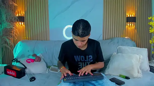 Liam Dustin online show from 2, 8, 2026