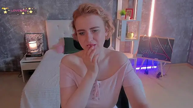 Snapshot of Shiny_Liss chatting on 5, 7, 2026 Shiny Liss online show from 5, 7, 2026