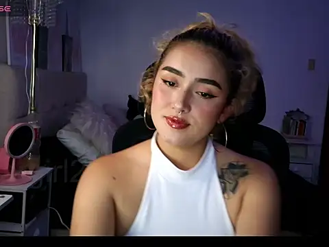 Snapshot of trinitych_ chatting on 15, 4, 2026 trinitych online show from 15, 4, 2026
