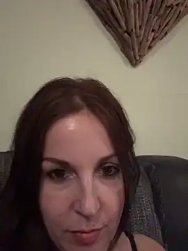 petitehotwife4u online show from 15, 4, 2026