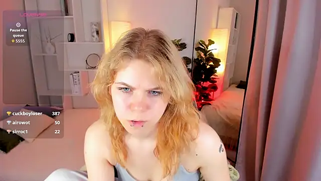 Snapshot of ElizabethVane chatting on 5, 5, 2026 ElizabethVane online show from 5, 5, 2026
