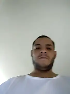 Snapshot of BronzedMask1 chatting on 22, 4, 2026 BronzedMask1 online show from 22, 4, 2026