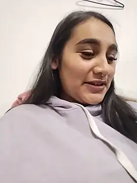 Mia skyy18 online show from 15, 5, 2026