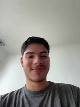 Snapshot of ApoloGray__ chatting on 17, 4, 2026 ApoloGray online show from 17, 4, 2026