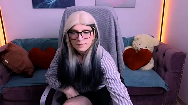 Snapshot of FoxIsPuff chatting on 11, 6, 2026 FoxIsPuff online show from 11, 6, 2026