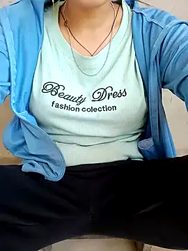 Snapshot of Leiley_98 chatting on 27, 5, 2026 Leiley 98 online show from 27, 5, 2026