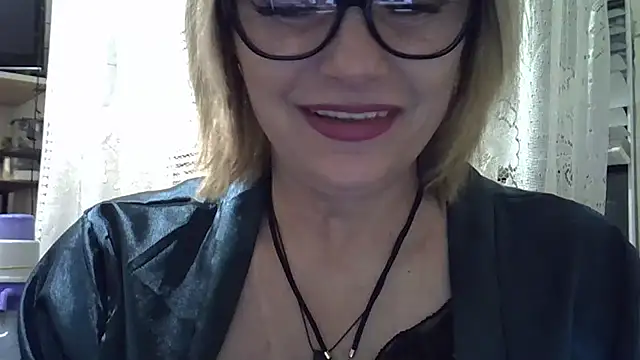 Lia Rayss online show from 24, 4, 2026