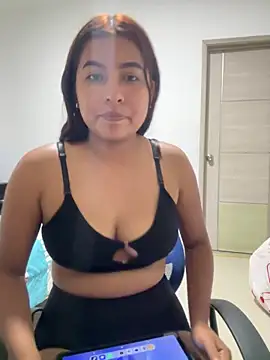 yuliana056 online show from 10, 4, 2026