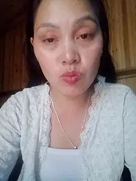 Snapshot of Abi-ni chatting on 8, 5, 2026 Abi-ni online show from 8, 5, 2026