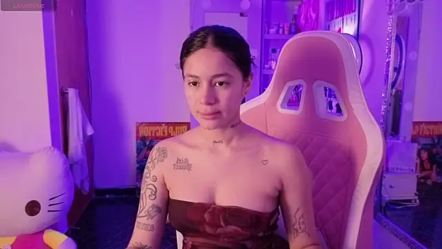 Snapshot of Oliviasims chatting on 15, 4, 2026 Oliviasims online show from 15, 4, 2026
