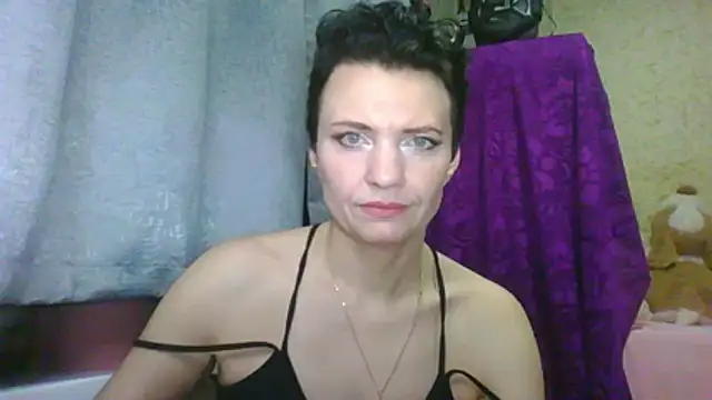 HotMamaQueen234 online show from 18, 3, 2026