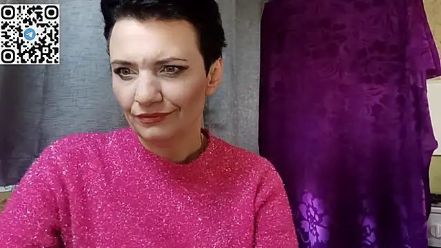 HotMamaQueen234 online show from 15, 4, 2026