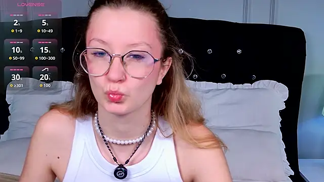Snapshot of AmelieViolet chatting on 20, 5, 2026 AmelieViolet online show from 20, 5, 2026