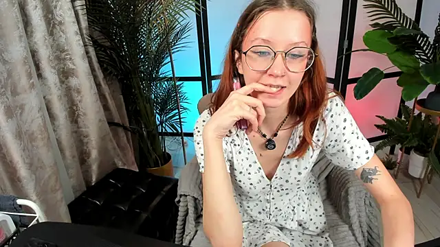 AmelieViolet online show from 25, 6, 2026